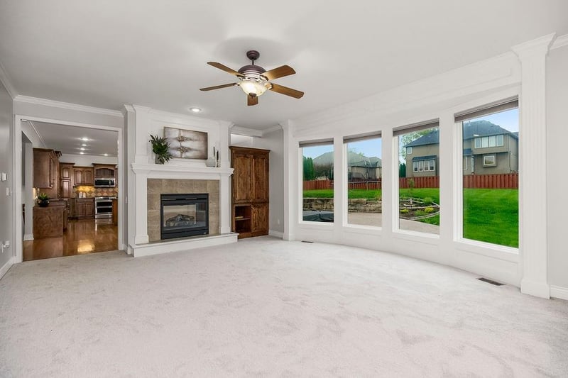 637 NE Sundance Trl, Lee's Summit, MO 64086