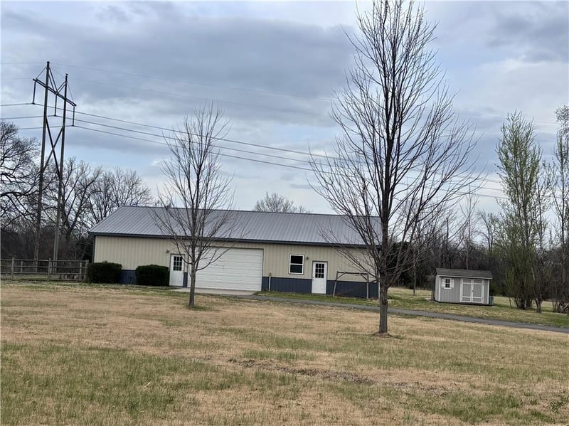 19305 Lowell Ave, Stilwell, KS 66085