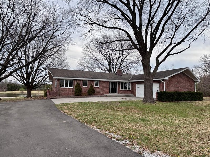 19305 Lowell Ave, Stilwell, KS 66085