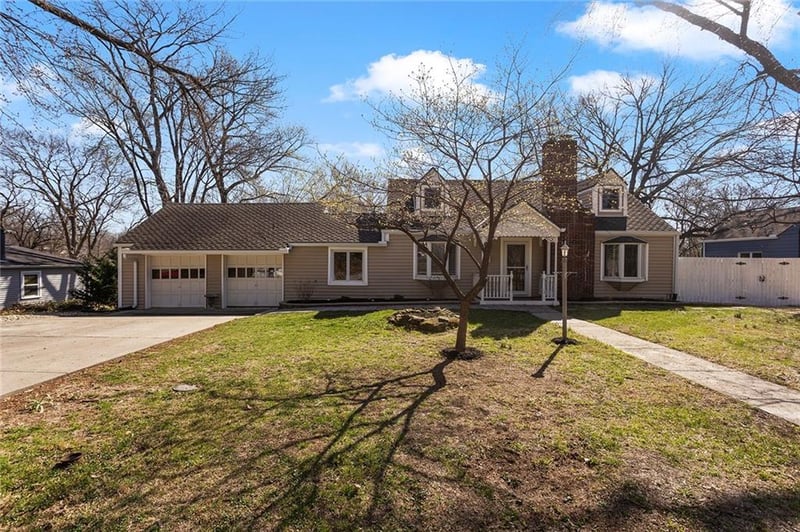 5707 Robinhood Ln, Kansas City, MO 64151