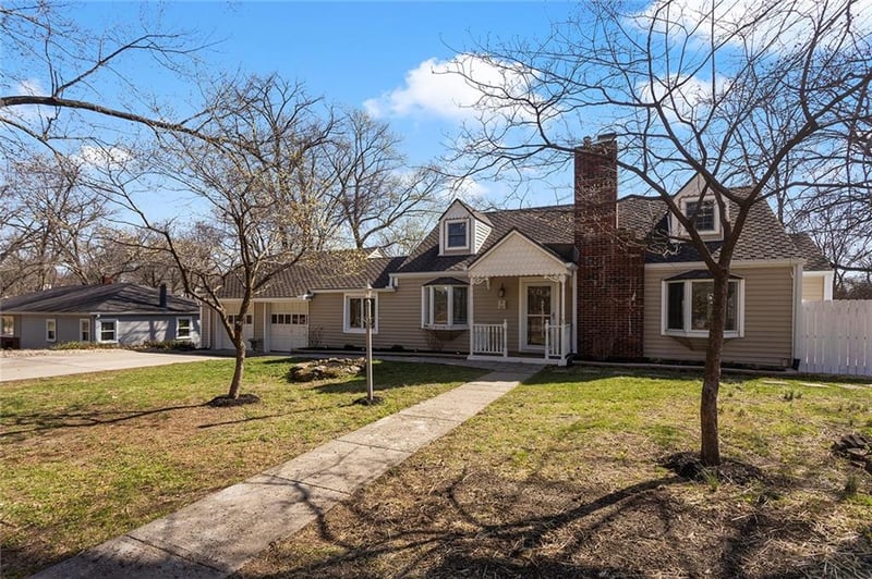 5707 Robinhood Ln, Kansas City, MO 64151