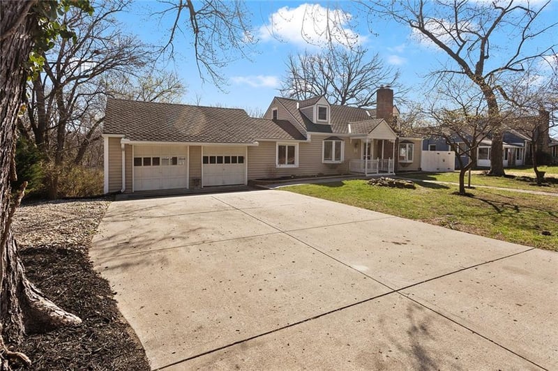 5707 Robinhood Ln, Kansas City, MO 64151