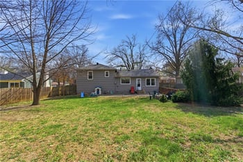 5710 100th Ter, Overland Park, KS 66207