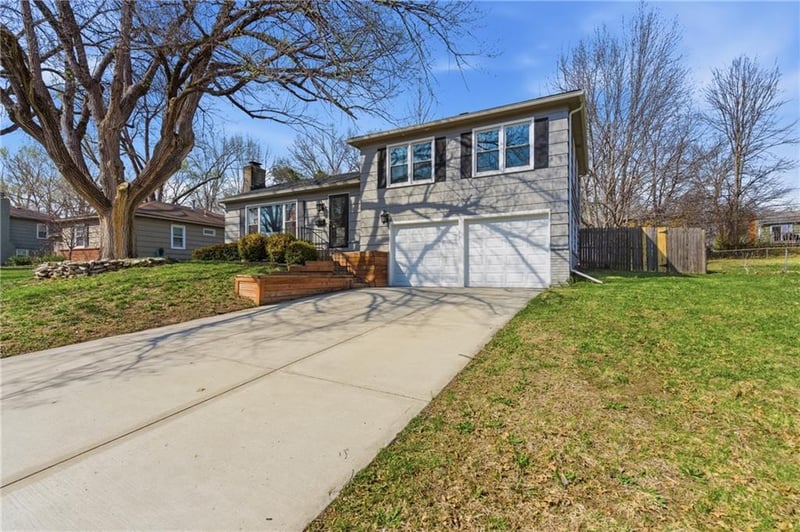 5710 W 100th Ter, Overland Park, KS 66207