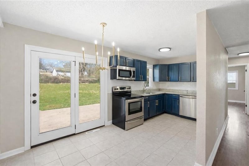 2510 Crescent Ave, Independence, MO 64052