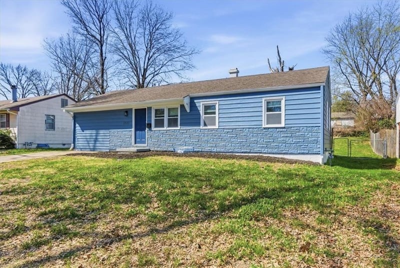 2510 Crescent Ave, Independence, MO 64052