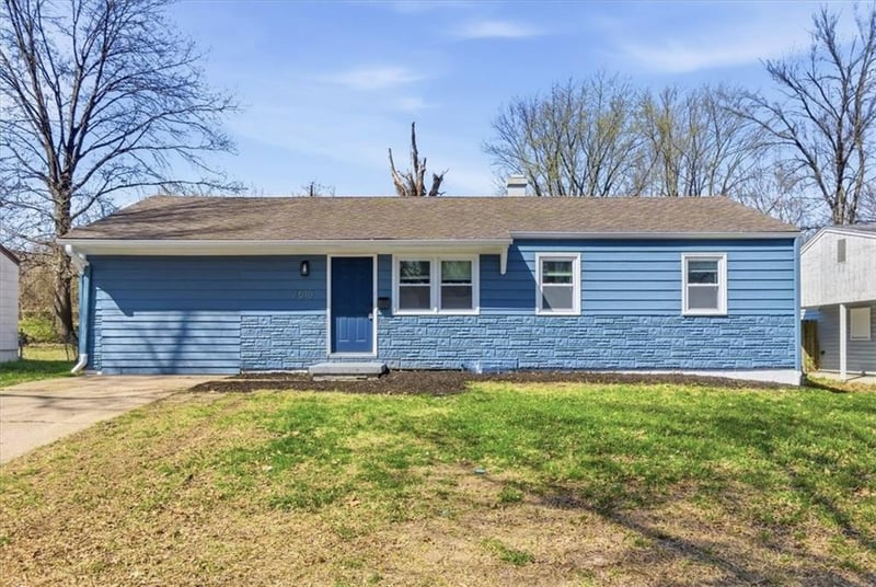 2510 Crescent Ave, Independence, MO 64052