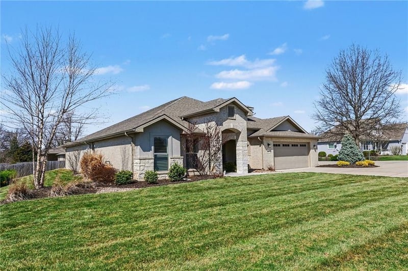 8282 Gleason Rd, Lenexa, KS 66227