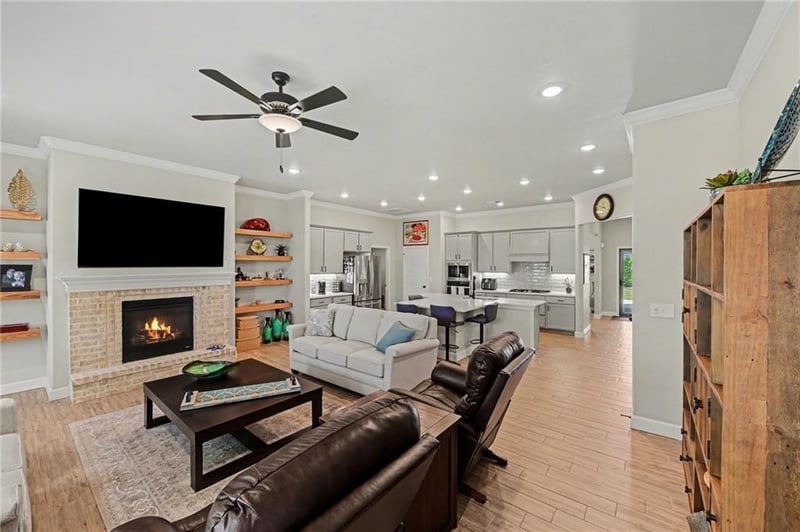 8282 Gleason Rd, Lenexa, KS 66227