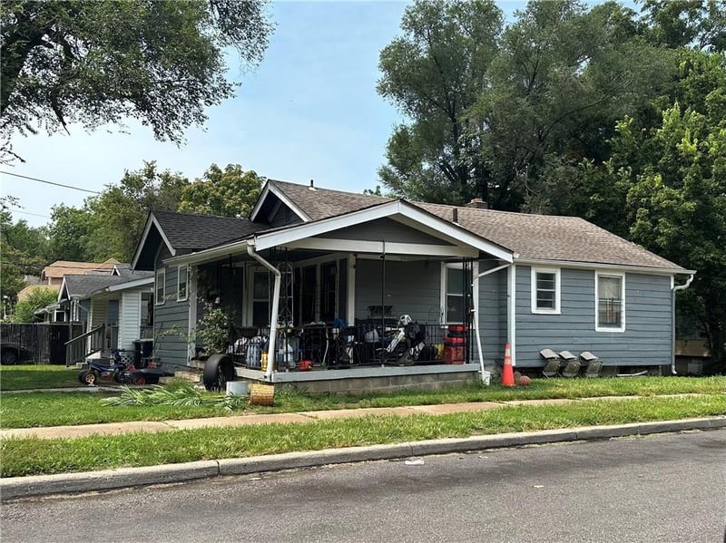 3044 E 60th St, Kansas City, MO 64130