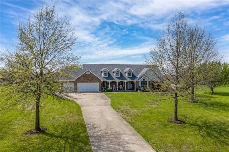 14 260 Rd, Warrensburg, MO 64093