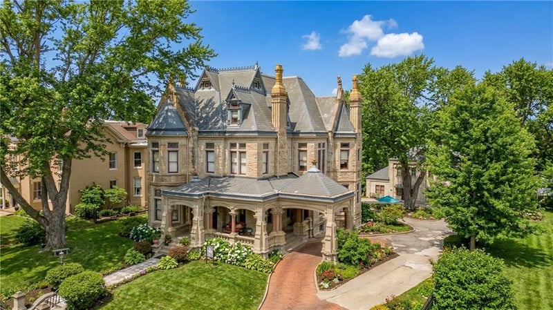 809-819 Hall St, St Joseph, MO 64501