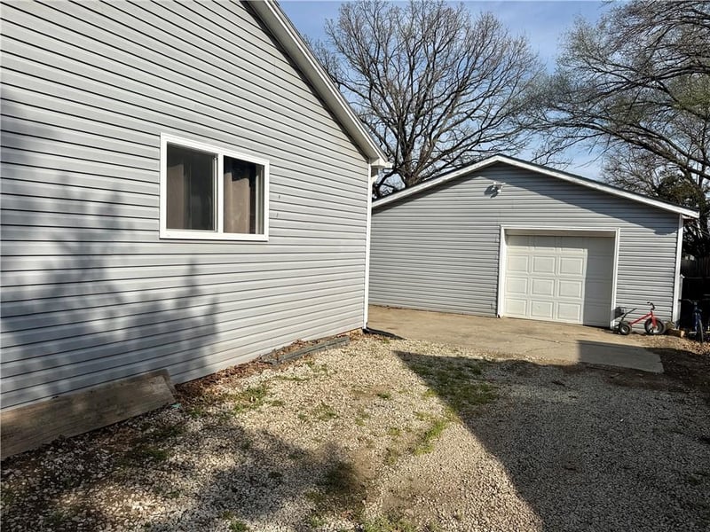 108 5th St, Lebo, KS 66856
