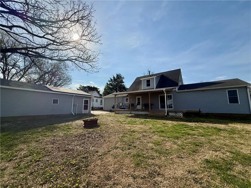 108 5th St, Lebo, KS 66856