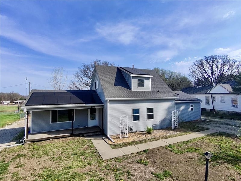 108 5th St, Lebo, KS 66856