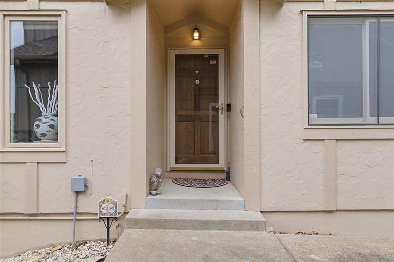 12025 Hemlock St, Overland Park, KS 66213