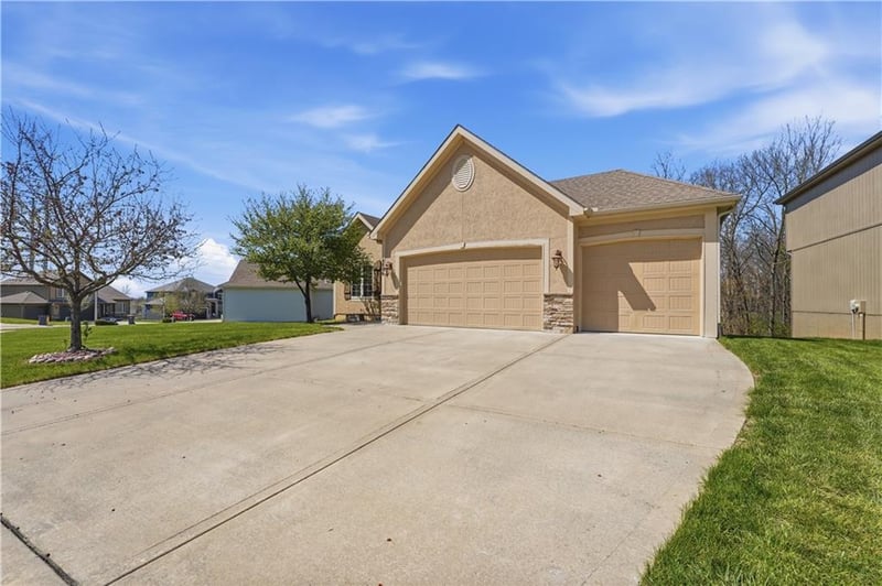 8806 Norton Ave, Kansas City, MO 64156