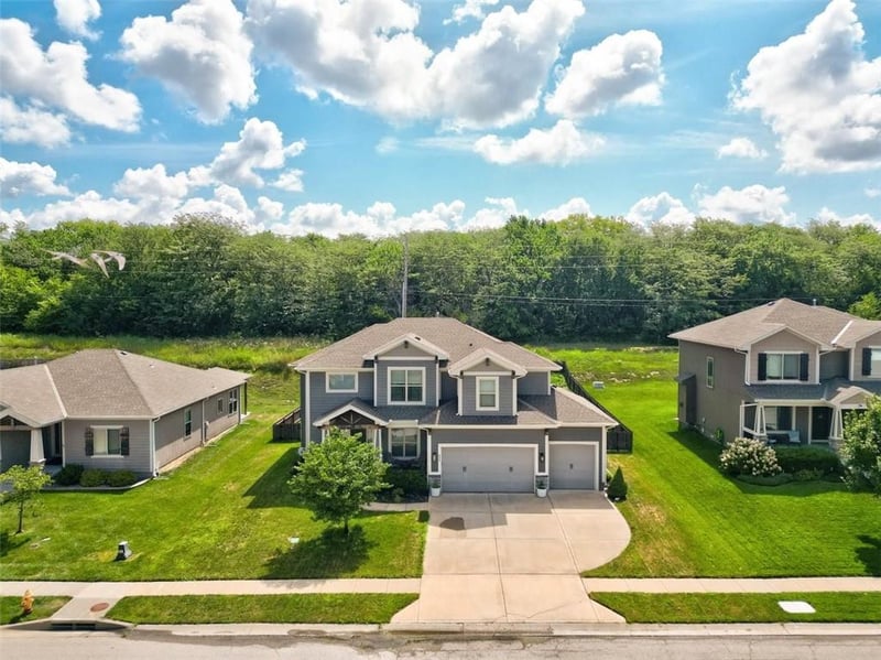 839 Creekmoor Pond Ln, Raymore, MO 64083