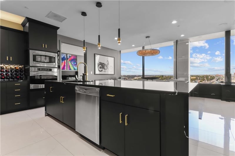 700 31st St #702, Kansas City, MO 64108