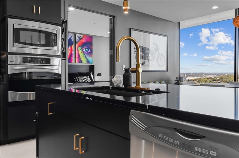 700 31st St #702, Kansas City, MO 64108