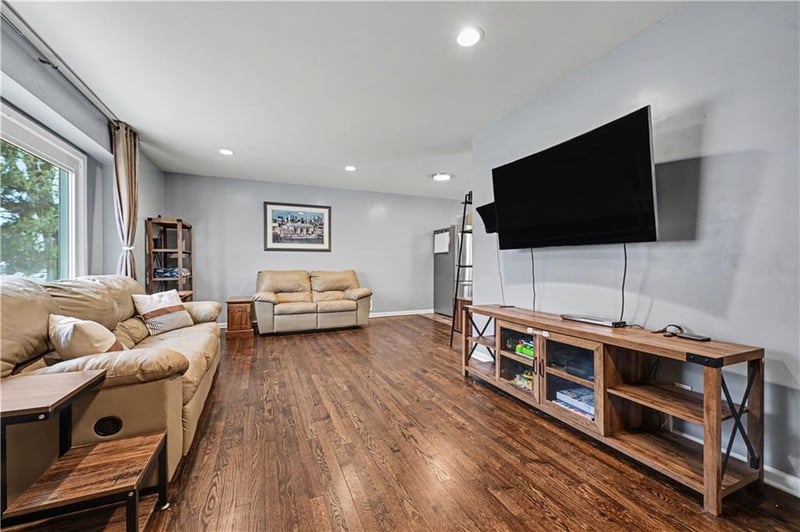 9810 Hardesty Ave, Kansas City, MO 64137