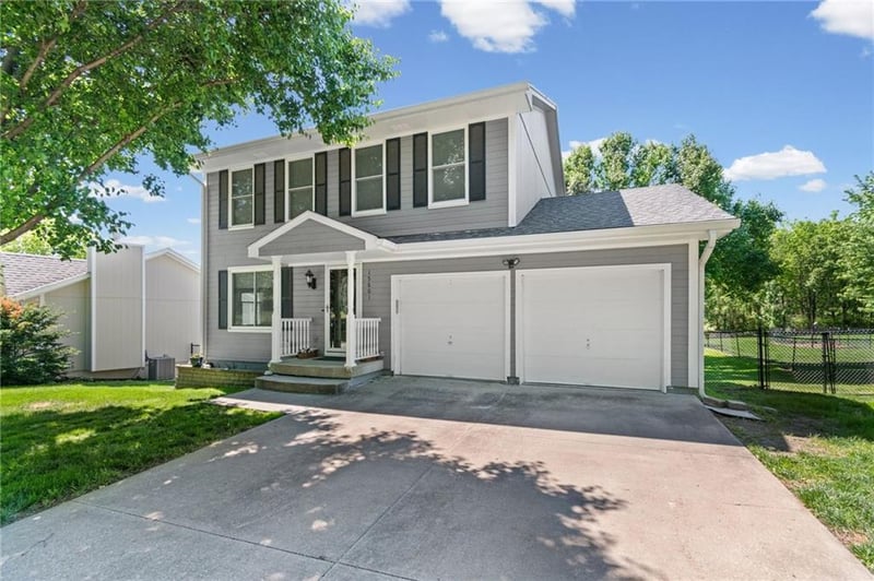 15801 2nd St, Independence, MO 64050