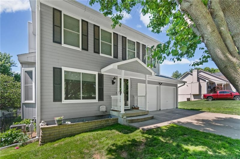 15801 2nd St, Independence, MO 64050