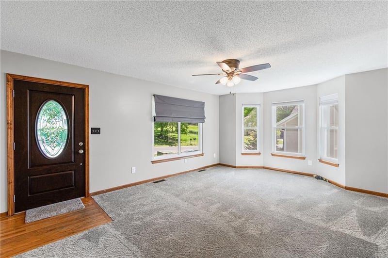 15801 2nd St, Independence, MO 64050