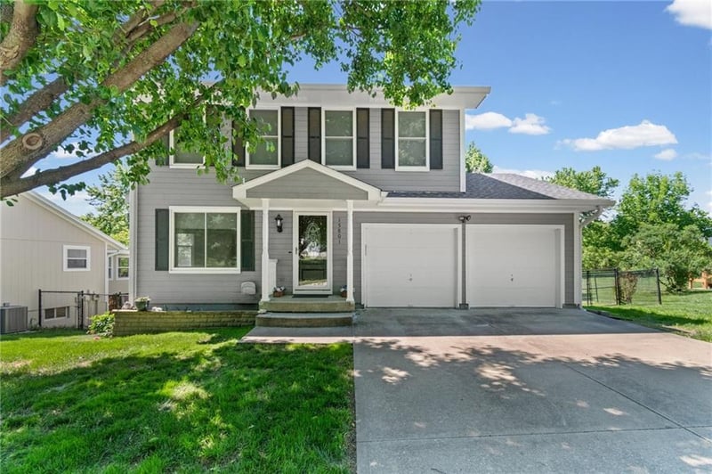 15801 2nd St, Independence, MO 64050