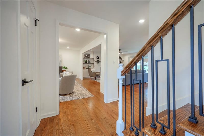 8818 Birch Ln, Prairie Village, KS 66207