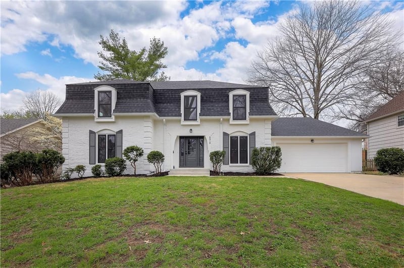8818 Birch Ln, Prairie Village, KS 66207