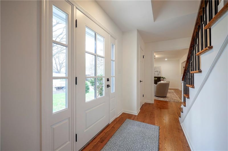 8818 Birch Ln, Prairie Village, KS 66207