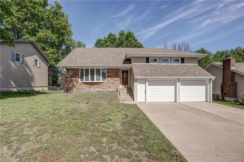1215 Patterson St, Leavenworth, KS 66048
