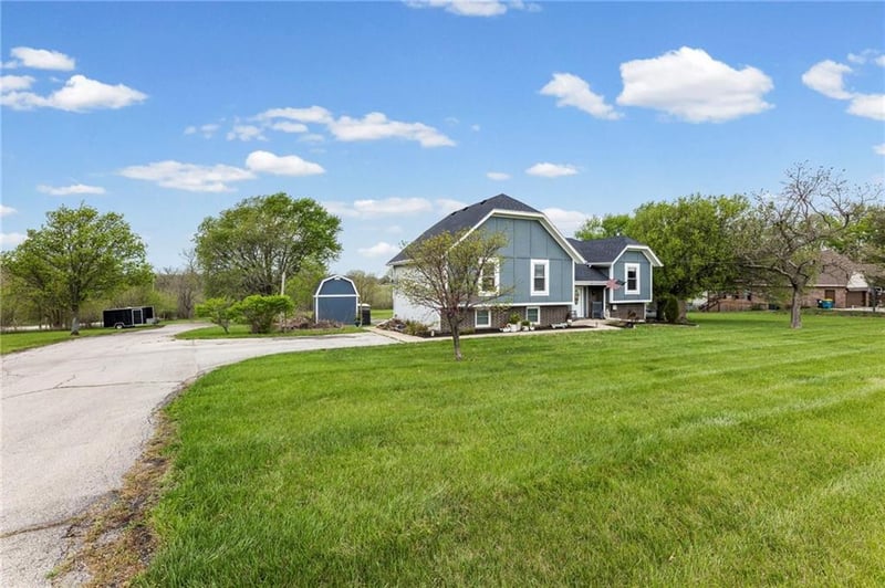 19817 Clare Rd, Spring Hill, KS 66083