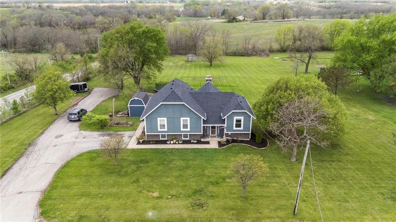 19817 Clare Rd, Spring Hill, KS 66083