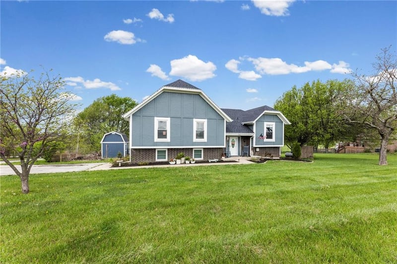 19817 Clare Rd, Spring Hill, KS 66083