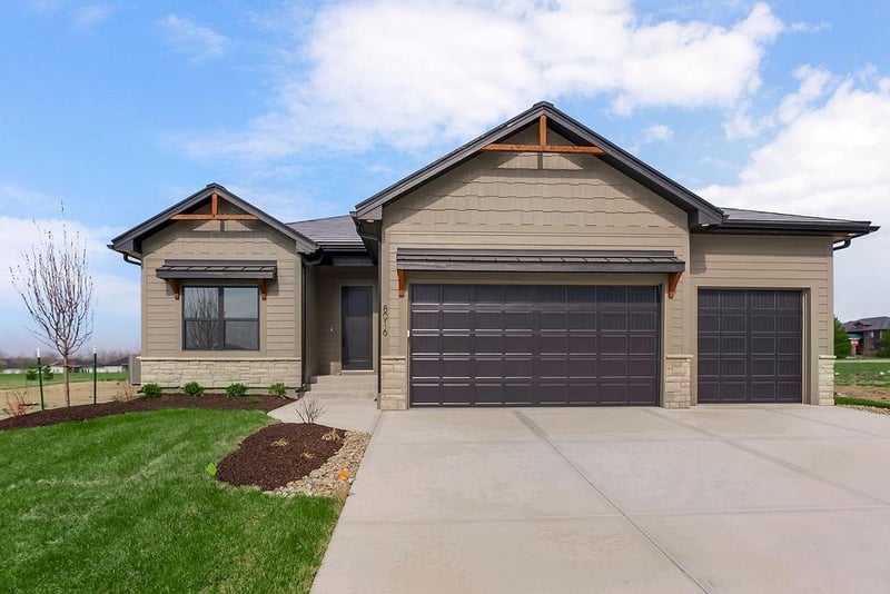 8016 Hoot Owl St, Blue Springs, MO 64014