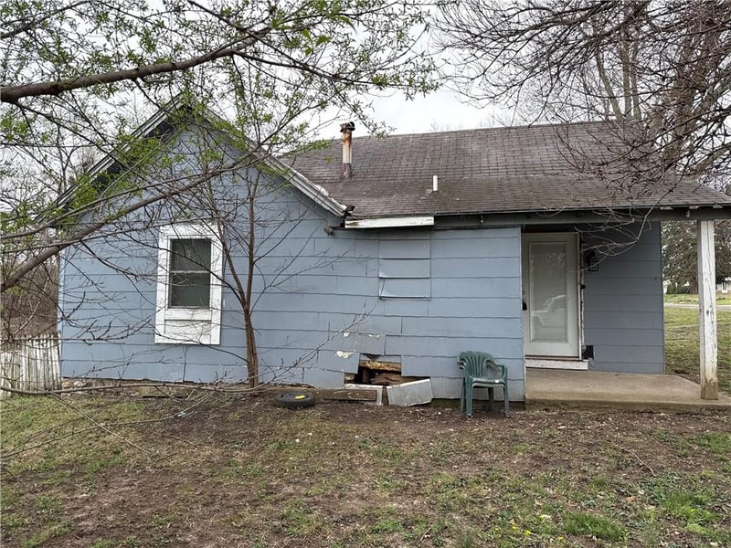 301 5th St, Edgerton, KS 66021