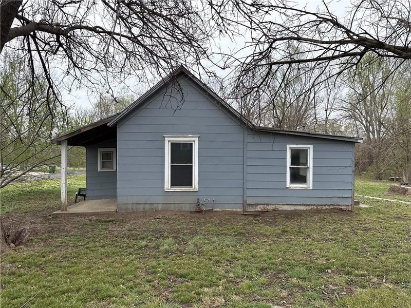 301 5th St, Edgerton, KS 66021
