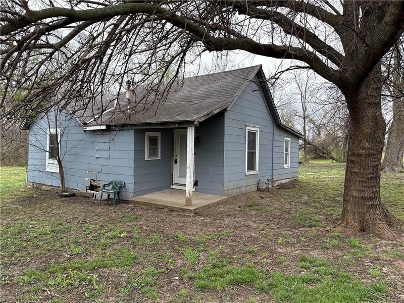 301 5th St, Edgerton, KS 66021