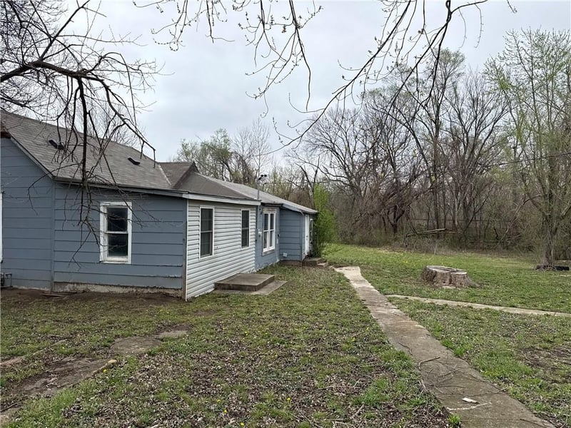 301 5th St, Edgerton, KS 66021