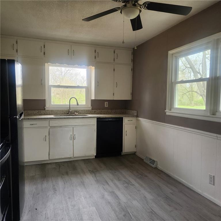2524 Race Ave, Independence, MO 64052