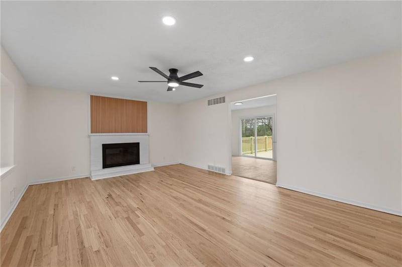 8827 Sni A Bar Rd, Kansas City, MO 64133