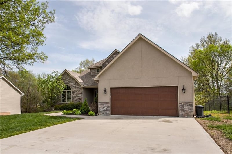 8 230th Rd, Warrensburg, MO 64093