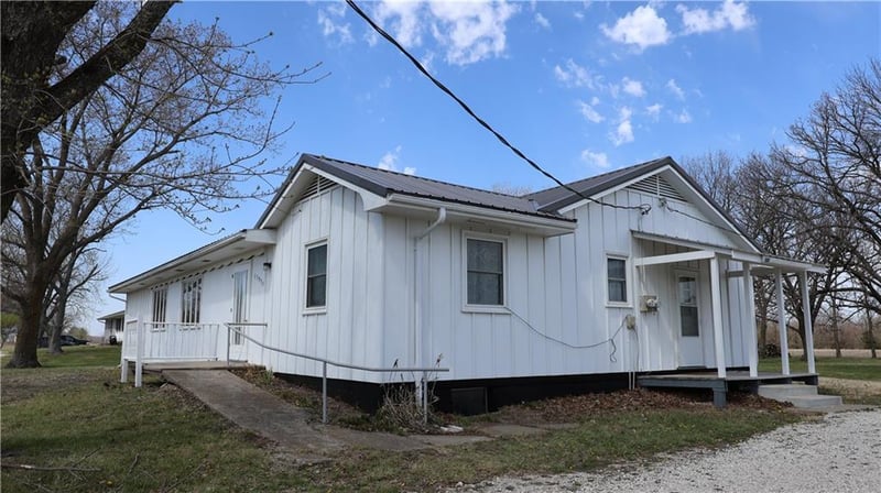 13975 31 Hw, Garnett, KS 66032