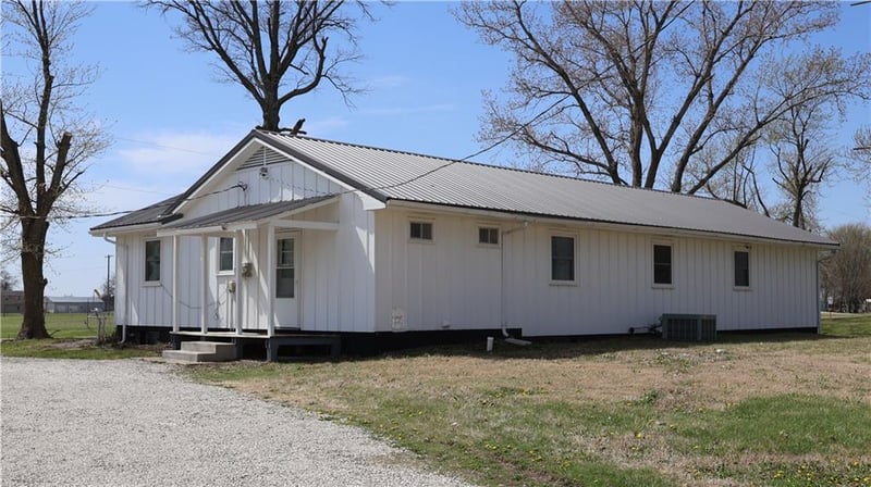 13975 31 Hw, Garnett, KS 66032