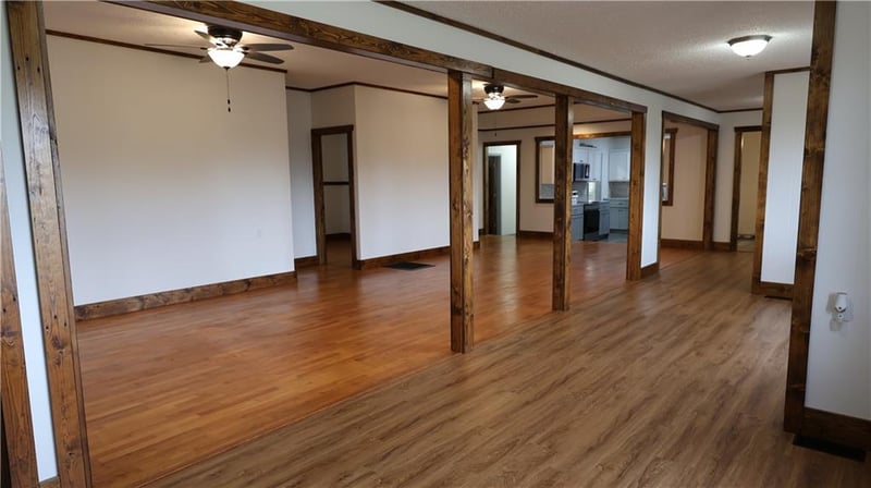 13975 31 Hw, Garnett, KS 66032