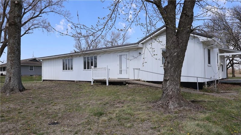 13975 31 Hw, Garnett, KS 66032