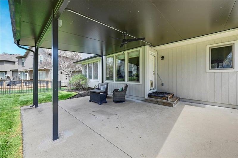 9626 Falcon Valley Dr, Lenexa, KS 66220