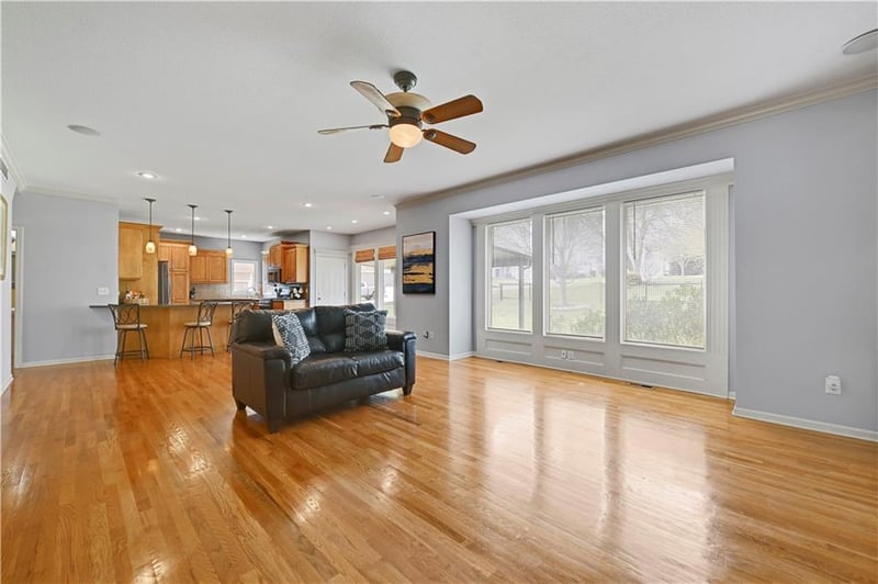 9626 Falcon Valley Dr, Lenexa, KS 66220